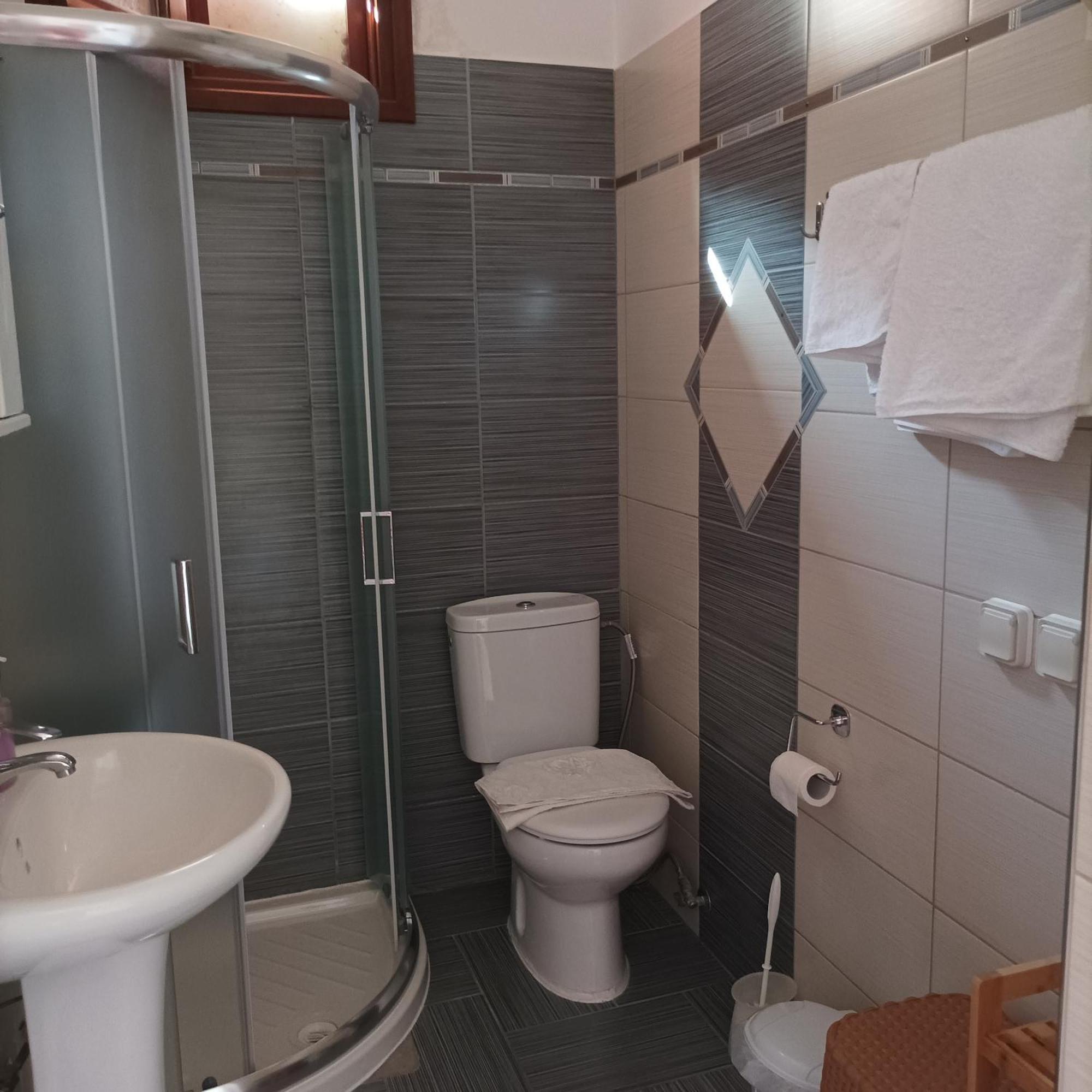 Pedi Breeze Simi Exterior foto
